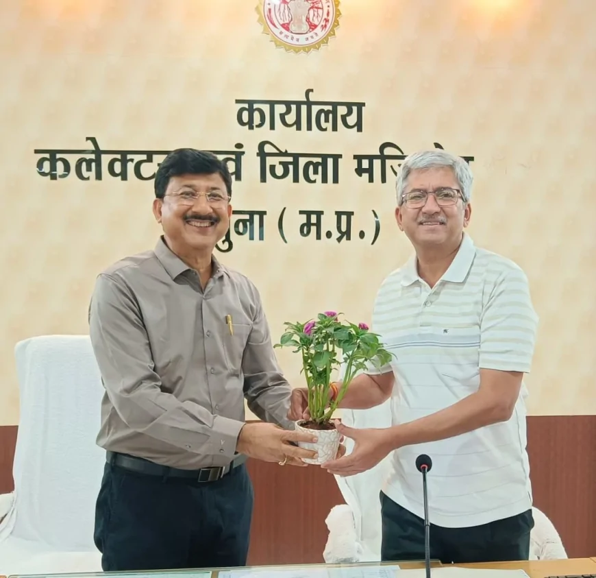 जिले में योजनाओं का प्रभावी क्रियान्वयन सुनिश्चित करें – संभागायुक्त खत्री