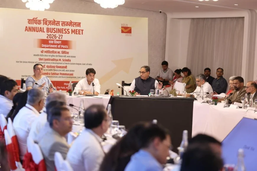 डाक विभाग ने रचा इतिहास: ₹15,296 करोड़ राजस्व, 16% की रिकॉर्ड वृद्धि—सिंधिया