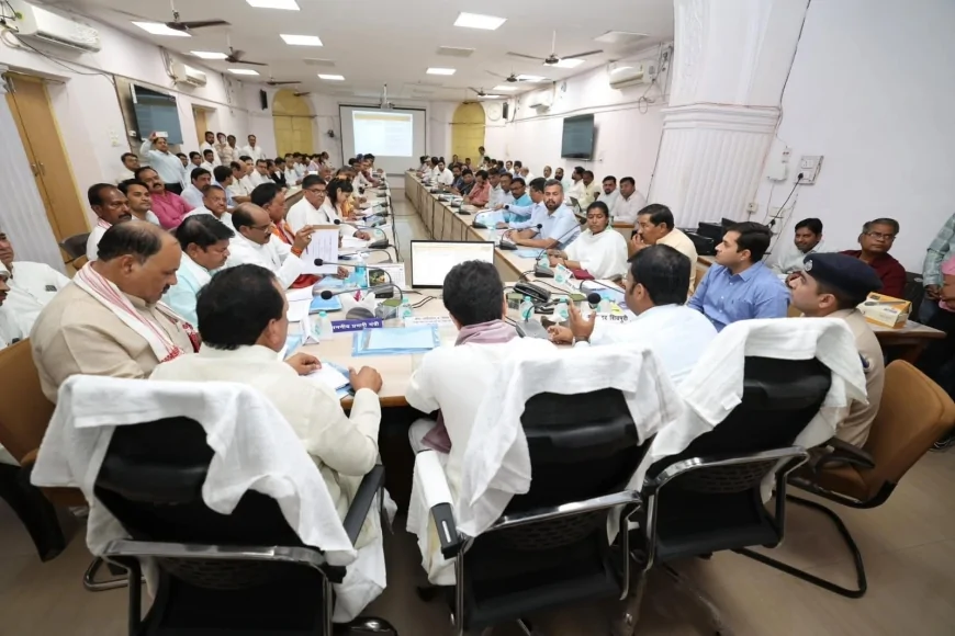 शिवपुरी में दिशा बैठक: ज्योतिरादित्य सिंधिया ने विकास कार्यों की समीक्षा कर दिए सख्त निर्देश
