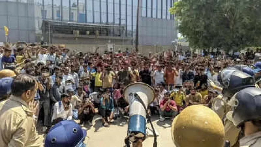 नोएडा में श्रम विभाग की बड़ी कार्रवाई: 14 और ठेकेदारों के लाइसेंस रद्द, अब तक 49 पर गिरी गाज
