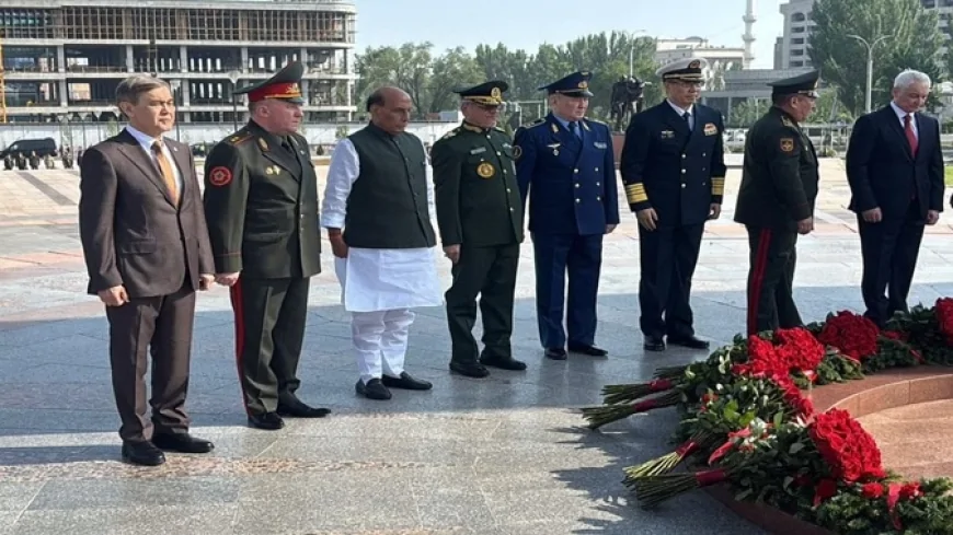 किर्गिस्तान में राजनाथ सिंह ने विजय चौक पर दी श्रद्धांजलि, आज SCO बैठक में लेंगे भाग