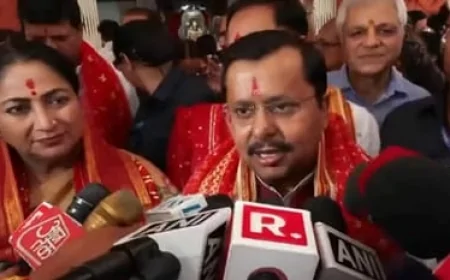 बंगाल में भाजपा की ऐतिहासिक जीत के बाद जश्न, कालीबाड़ी मंदिर में नेताओं ने की पूजा-अर्चना
