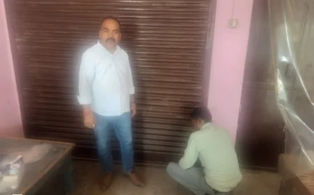 स्वास्थ्य विभाग की टीम ने ताबड़-तोड़ छापा डालकर अवैध रूप से संचालित कई क्लीनिकों व पैथोलॉजी सेंटर को किया सील, मचा हड़कंप