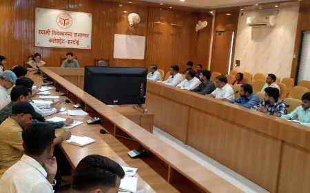 खोदी गयी सड़को/मार्गो में पाइप लाइन डालने के बाद ठीक कराते जाये-जिलाधिकारी
