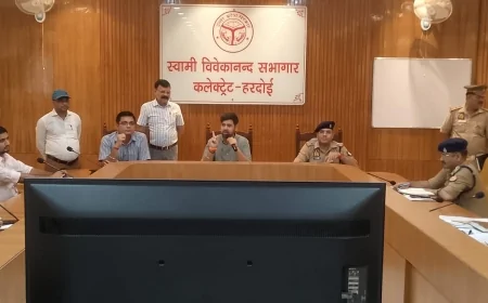 बिना प्रपत्र या अवैध रूप से संचालित वाहनों को सीज किया जायेगाः- जिलाधिकारी