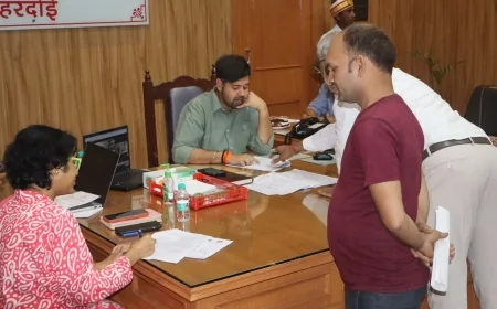 जनसुनवाई में डीएम ने सुनीं 49 शिकायतें, त्वरित निस्तारण के निर्देश