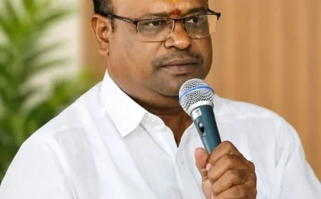 చేనేత సహకార సంఘాల్లో పేరుకుపోతున్న వస్త్ర నిల్వలు.. కొనుగోళ్లు లేక కార్మికుల ఆవేదన