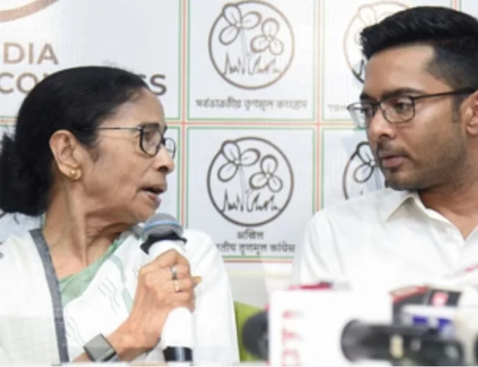 कोलकाता पुलिस का स्पष्टीकरण: ममता-अभिषेक के घरों से सुरक्षा नहीं हटी, सिर्फ अतिरिक्त बल कम किया गया