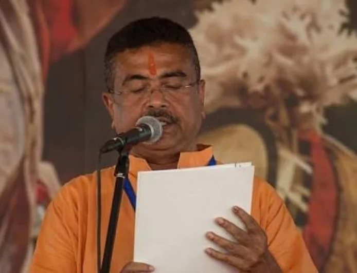 शुभेंदु अधिकारी ने ली मुख्यमंत्री पद की शपथ, प्रधानमंत्री मोदी ने बंगाल की जनता को किया दंडवत प्रणाम