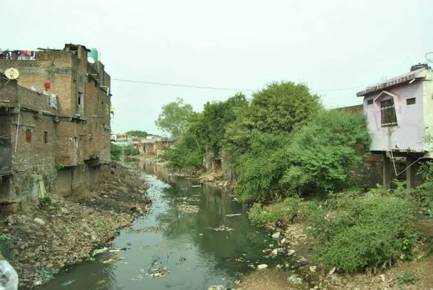 गुनिया नदी पर सियासत और सवाल: बैठक में नगरपालिका की गैरहाजिरी पर उठे मुद्दे, जिम्मेदारी तय करने की मांग