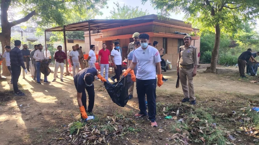 अंतरराष्ट्रीय श्रम दिवस के अवसर पर कलेक्ट्रेट परिसर में वृहद स्वच्छता अभियान अधिनिस्तो के साथ जिलाधिकारी ने किया श्रमदान