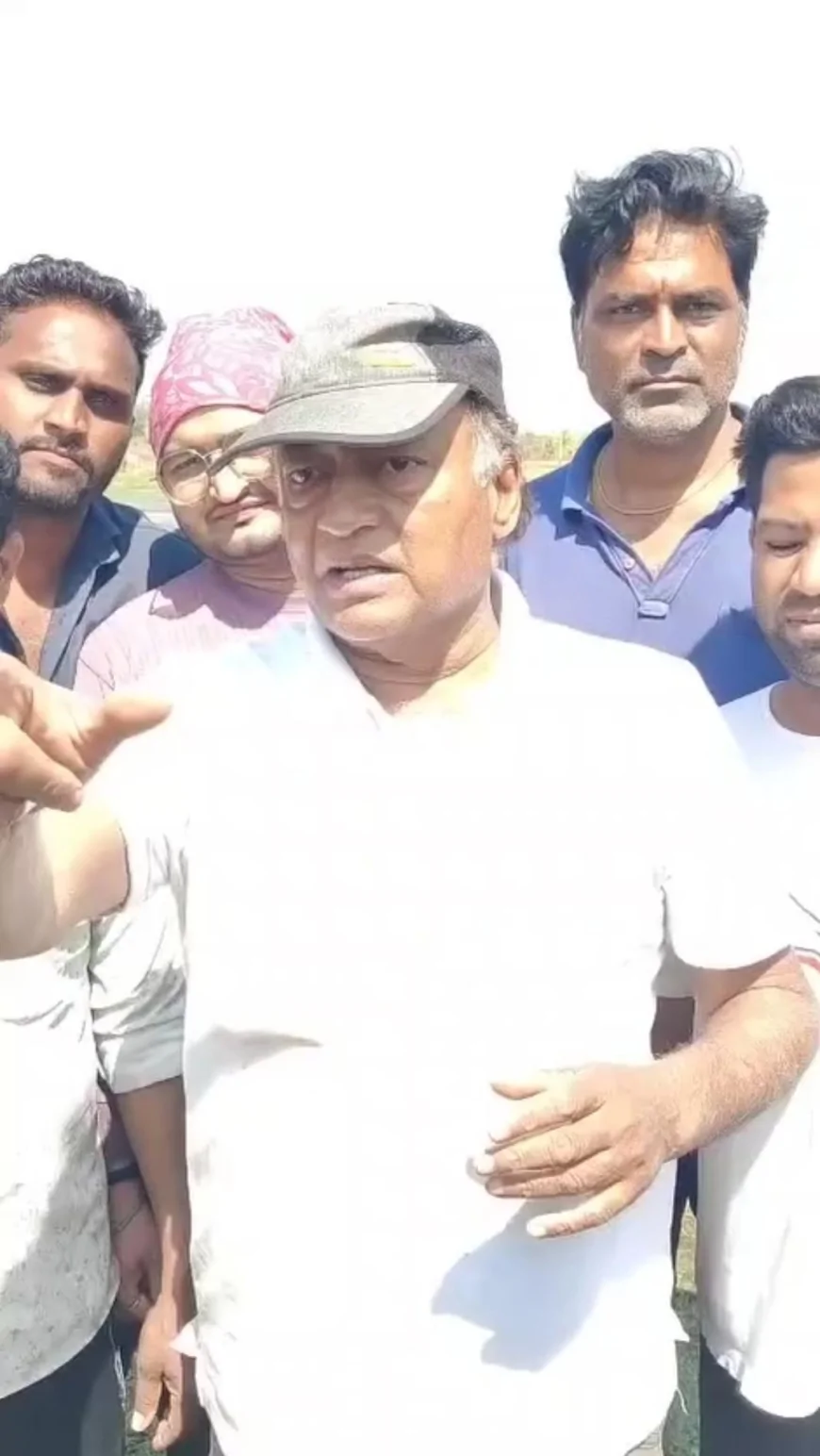 धीरपुर तालाब सफाई अभियान का दूसरा दिन: बिना सरकारी मदद आम लोगों का श्रमदान, लक्ष्मण सिंह ने की सराहना