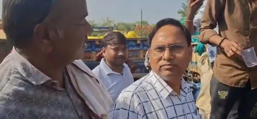 मुख्यमंत्री के आगमन से पूर्व शरबत पिलाकर किसानों को ठंडा करने की कार्यवाही तेज