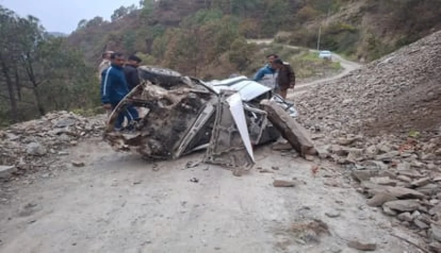 भतरोंजखान में दर्दनाक हादसा: जागर कार्यक्रम से लौट रही कार 150 मीटर गहरी खाई में गिरी, तीन लोगों की मौत