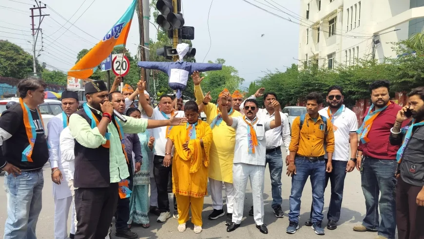 चंपावत घटना के विरोध में सुराज सेवा दल का उग्र प्रदर्शन व भाजपा सरकार का पुतला दहन