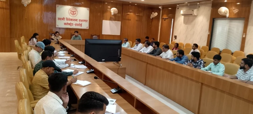 खोदी गयी सड़को/मार्गो में पाइप लाइन डालने के बाद ठीक कराते जाये-जिलाधिकारी