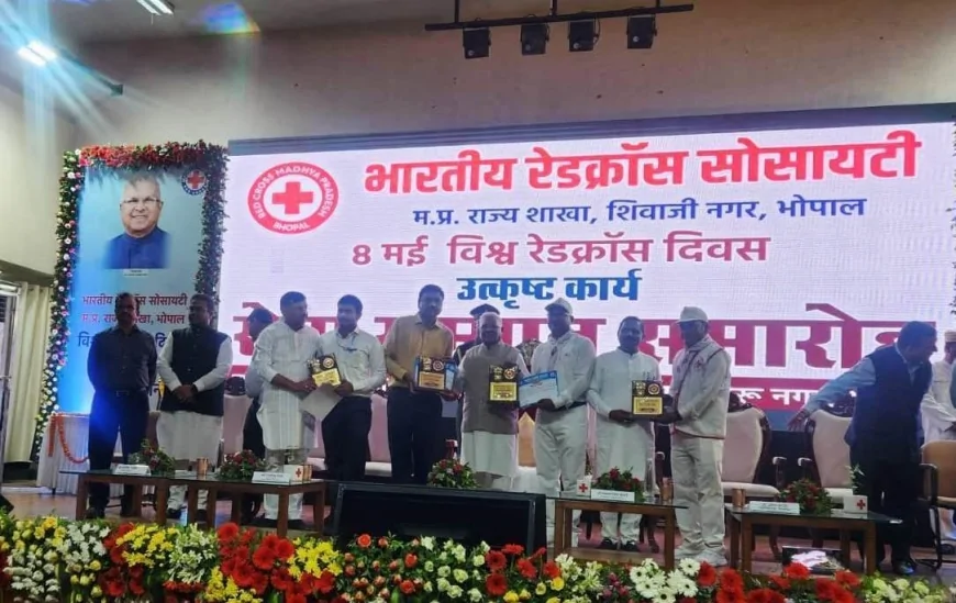 भारतीय रेडक्रॉस सोसाइटी द्वारा सेवा सम्मान समारोह आयोजित