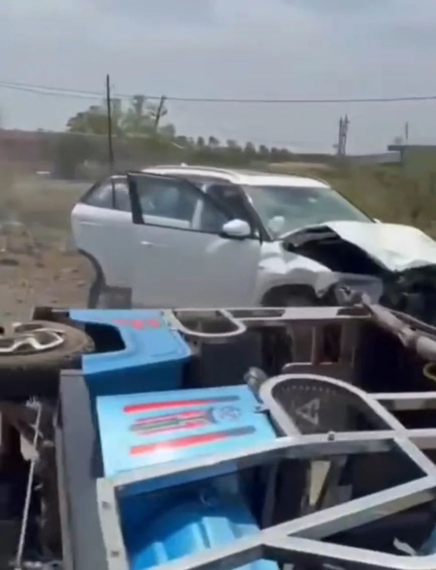 तेज रफ्तार कार और ई-रिक्शा में भीषण टक्कर, दो गंभीर घायल