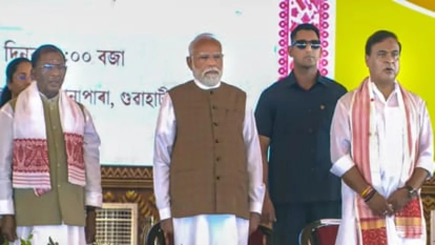 हिमंत बिस्व सरमा ने लगातार दूसरी बार ली असम के मुख्यमंत्री पद की शपथ, चार विधायक बने मंत्री