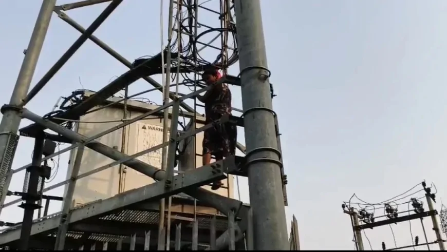 YOUNG WOMAN CLIMBED MOBILE TOWER FOR THE MARRIAGE WITH HER LOVER