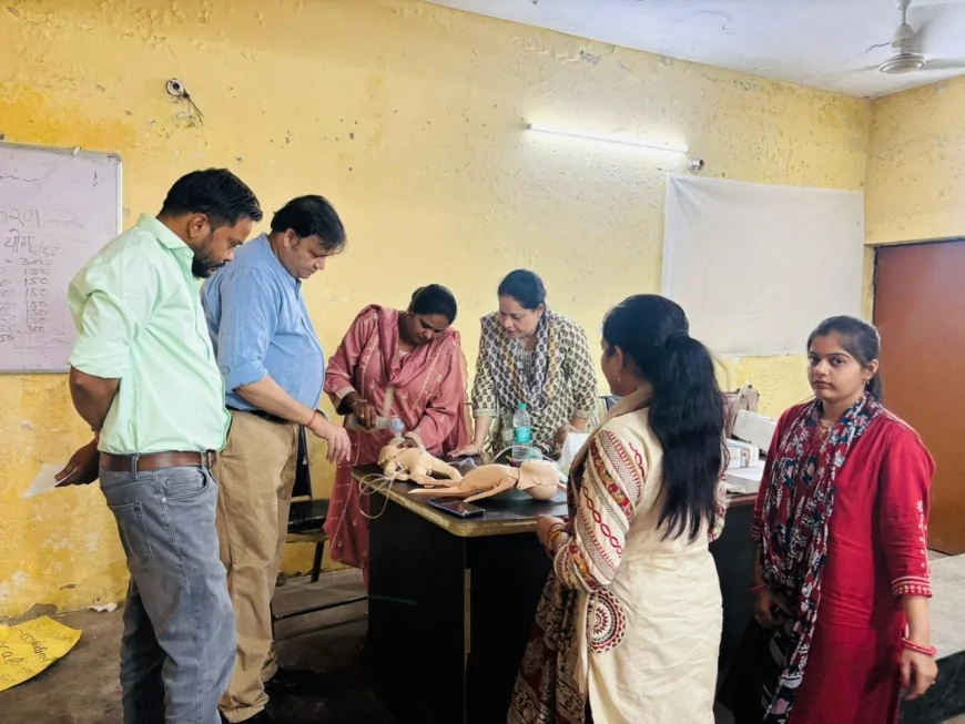 बदायूं जिला महिला अस्पताल में ‘गोल्डन मिनट’ प्रशिक्षण, 100 स्वास्थ्यकर्मियों को सिखाई गई नवजात बचाने की तकनीक