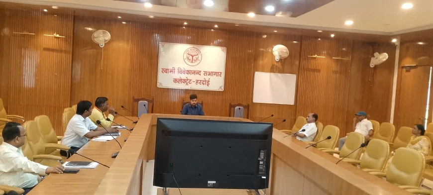 हरदोई में मंदिरों व पर्यटन स्थलों के निर्माण कार्यों की समीक्षा, डीएम ने गुणवत्ता और समयबद्धता पर दिया जोर
