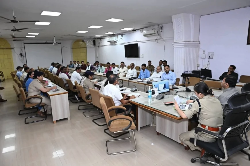 शिवपुरी में बस संचालकों को कलेक्टर की सख्त चेतावनी, अग्निशामक यंत्र और इमरजेंसी विंडो एक हफ्ते में अनिवार्य