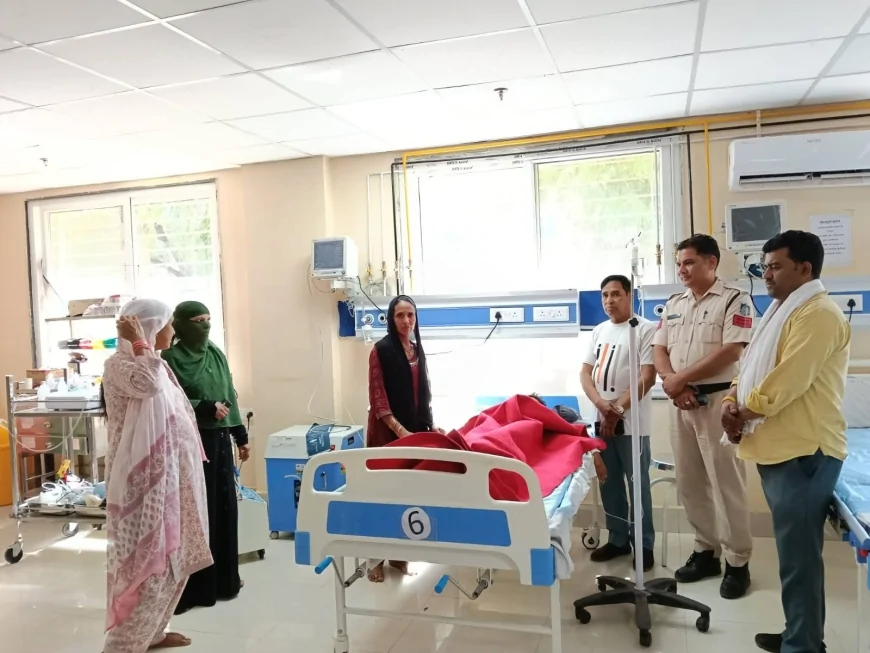 बेहोशी की हालत में मिले बालक को समाजसेवियों और पुलिस ने पहुंचाई मदद, जिला अस्पताल में कराया भर्ती