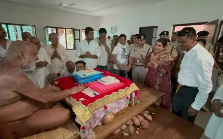 गुना पुलिस अधीक्षक हितिका वांसल ने मुनिपुंगव सुधासागर जी महाराज के किए दर्शन
