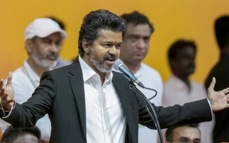 AIADMK को बड़ा झटका, चार पूर्व मंत्री और 300 से अधिक कार्यकर्ता TVK में शामिल