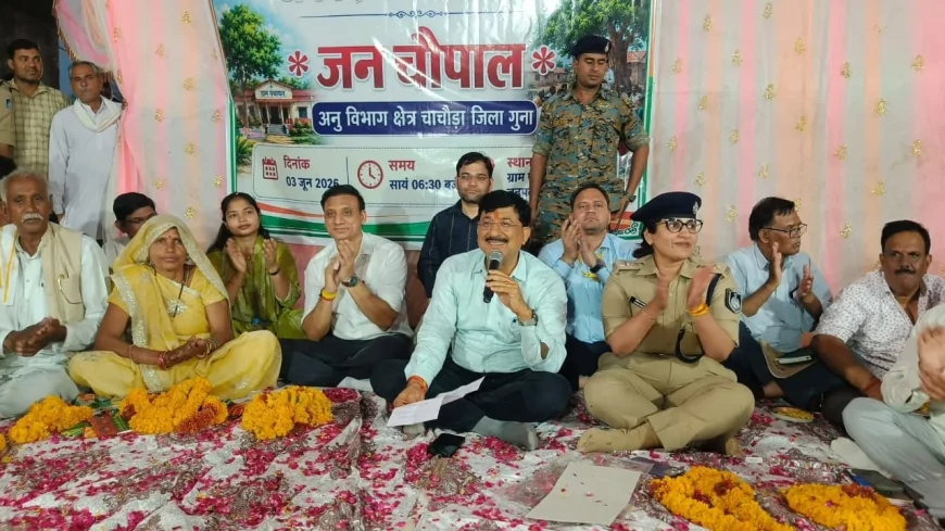 “गुलाब गुनिया देखेगी सारी दुनिया”: रात्रि चौपाल में कलेक्टर ने दिया आत्मनिर्भर गांव का मंत्र