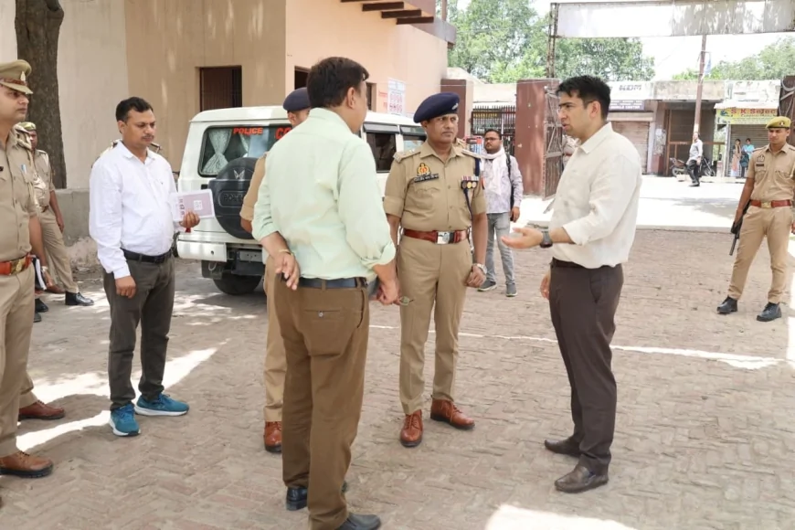 उत्तर प्रदेश पुलिस भर्ती परीक्षा के अंतिम दिन जिलाधिकारी एवं पुलिस अधीक्षक ने परीक्षा केंद्रों का किया निरीक्षण