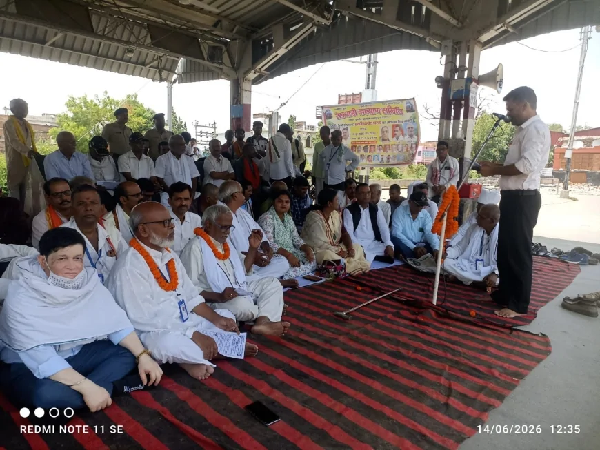 DHARANA AT RAILWAY STATION