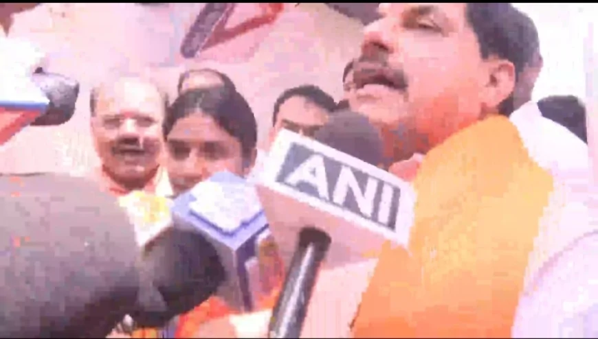 12वीं बोर्ड में उत्कृष्ट प्रदर्शन करने वाली चांदनी विश्वकर्मा से मिले मुख्यमंत्री डॉ. मोहन यादव
