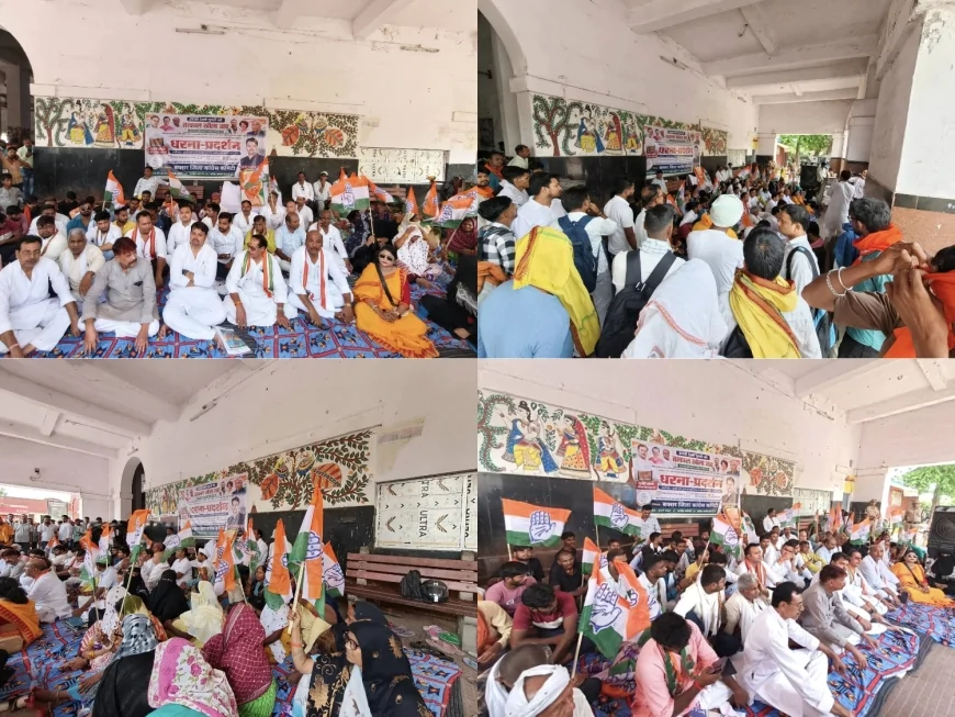 CONGRESS STAGED DHARANA DEMANDING REOPENING OF ITADHI RAILWAY CROSSING