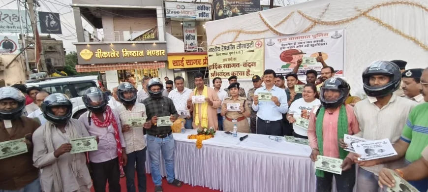 हेलमेट जागरूकता अभियान के बीच युवक ने ली तंबाकू छोड़ने की शपथ