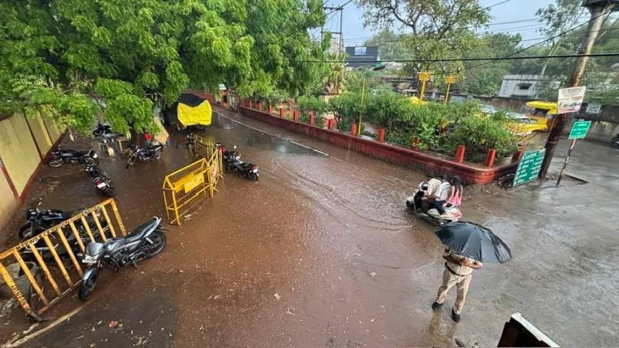 गुना कोर्ट गेट नंबर-3 के सामने जलभराव, राहगीरों की बढ़ी परेशानी