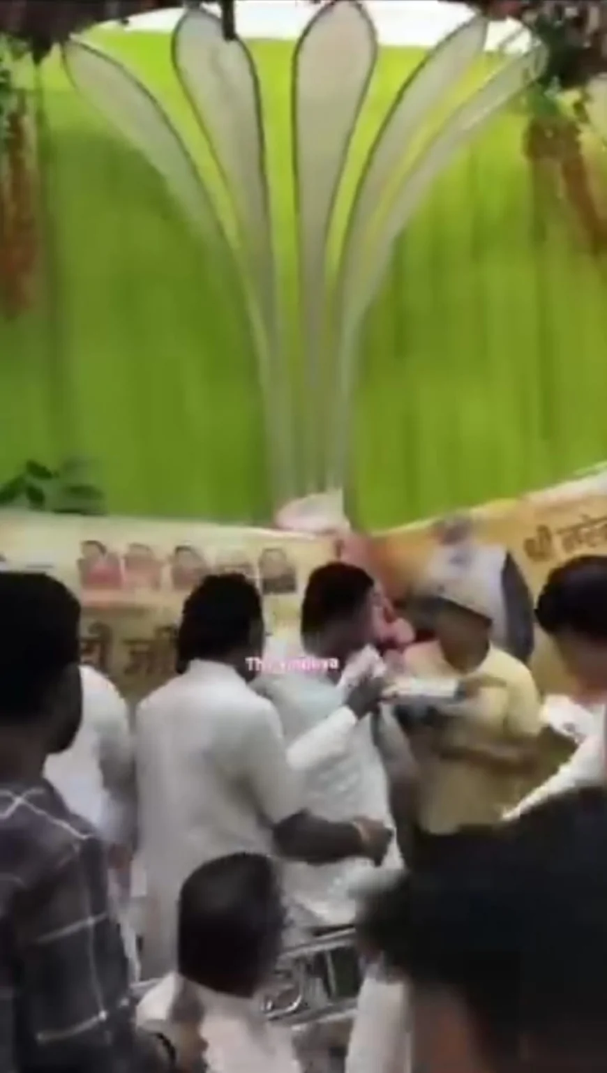 भाजपा महामंत्री और पूर्व मंत्री के भाई के साथ हाथापाई का VIDEO वायरल