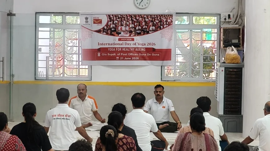 प्रधान डाकघर गुना में मनाया गया 12वां अंतर्राष्ट्रीय योग दिवस "स्वस्थ आयु के लिए योग" थीम पर आयोजित हुआ कार्यक्रम