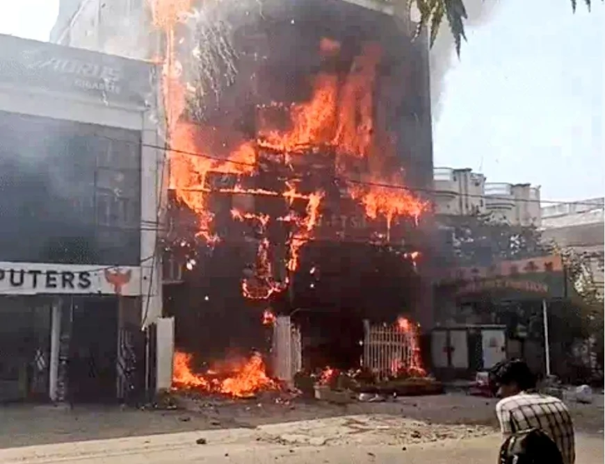 लखनऊ: कोचिंग सेंटर में भीषण आग से अफरातफरी, 14 बच्चों की दर्दनाक मौत