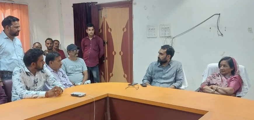 नवागत सीएमओ शैलेश अवस्थी ने संभाली कमान, अधिकारियों-कर्मचारियों को दिए समन्वय और उत्कृष्ट कार्य के मंत्र