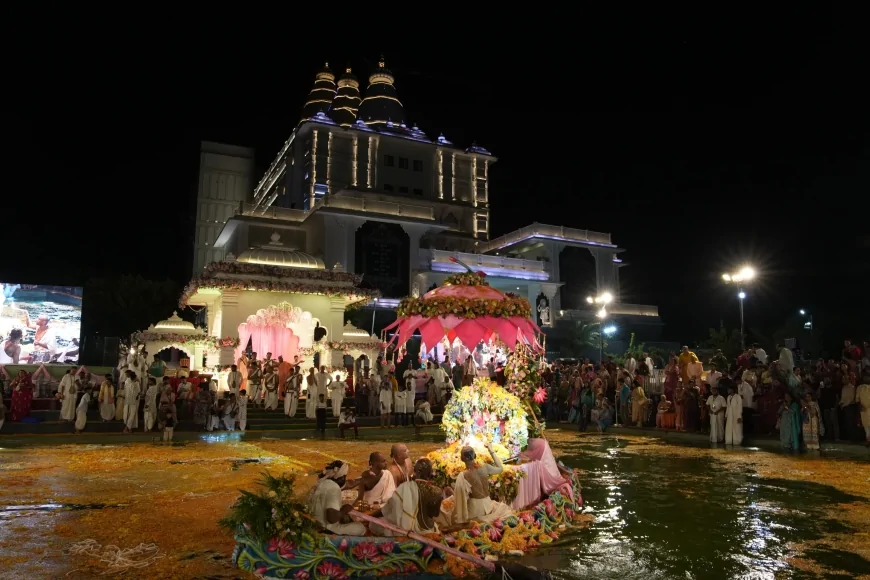 वृंदावन चंद्रोदय मंदिर के पानीहाटी दही-चिउड़ा महोत्सव में उमड़ा श्रद्धा का सैलाब