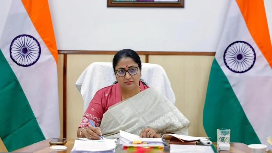 दिल्ली EV पॉलिसी-2026 को कैबिनेट की मंजूरी, CM रेखा गुप्ता बोलीं— प्रदूषण घटेगा, आधुनिक बनेगी परिवहन व्यवस्था