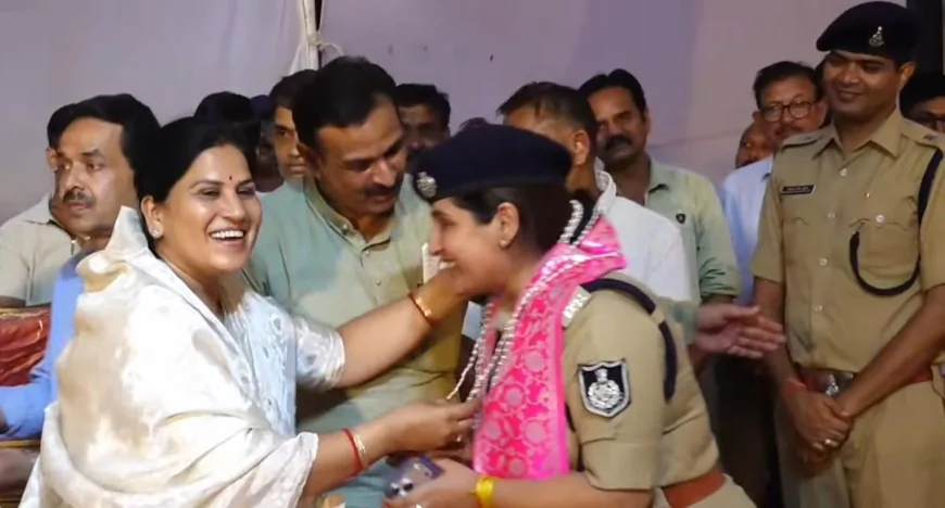 चेन चोरी खुलासे पर पुलिस अधीक्षक सहित पुलिस प्रशासन का समाज ने किया सम्मान