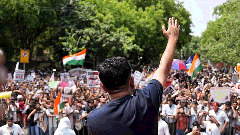 जंतर-मंतर पर तीसरे दिन भी जारी प्रदर्शन, शिक्षा मंत्री के इस्तीफे की मांग पर अड़े प्रदर्शनकारी