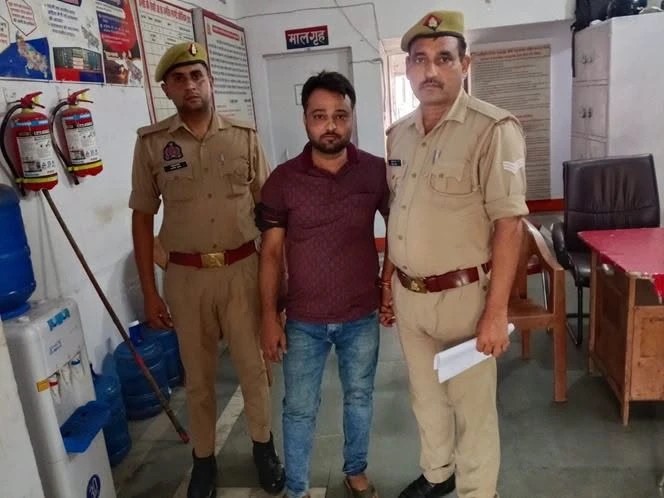 मथुरा में फर्जी पत्रकार गिरफ्तार: महिला से छेड़छाड़, मारपीट और ₹20 हजार की चौथ मांगने का आरोप
