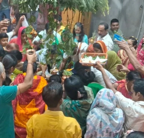 गुरु पूर्णिमा पर मुजफ्फरपुर के मंदिरों में श्रद्धालुओ की भारी भीड़