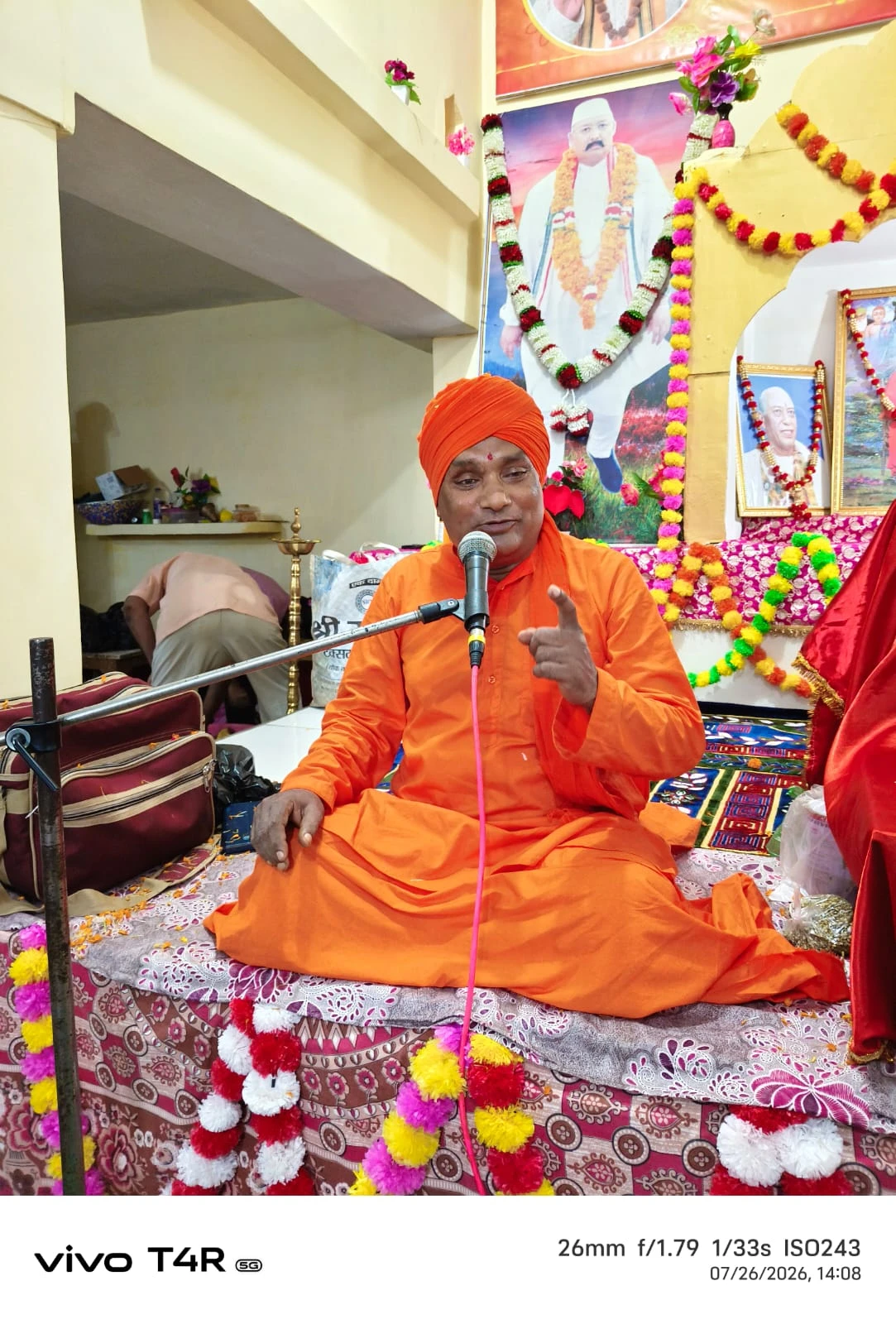 ब्रह्मा, विष्णु और महेश का समाहित रूप होता है गुरु:-महात्मा विद्युतानन्द
