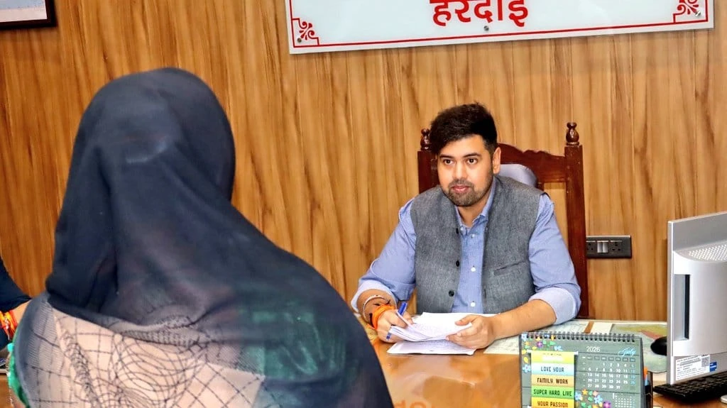 जनसुनवाई मे जिलाधिकारी ने सुनी 64 शिकायते