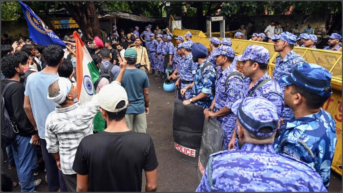 RAF ने छात्रों पर अनावश्यक बल प्रयोग की बात मानी, अधिकारियों-कार्मिकों को चेतावनी; भीड़ नियंत्रण के तरीकों पर जारी हुए नए निर्देश
